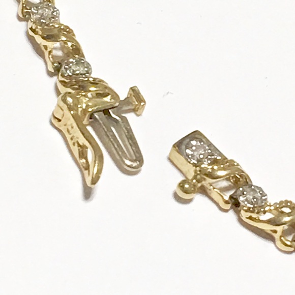 10 K Tennis Bracelet with White Diamonds - Picture 3 of 7